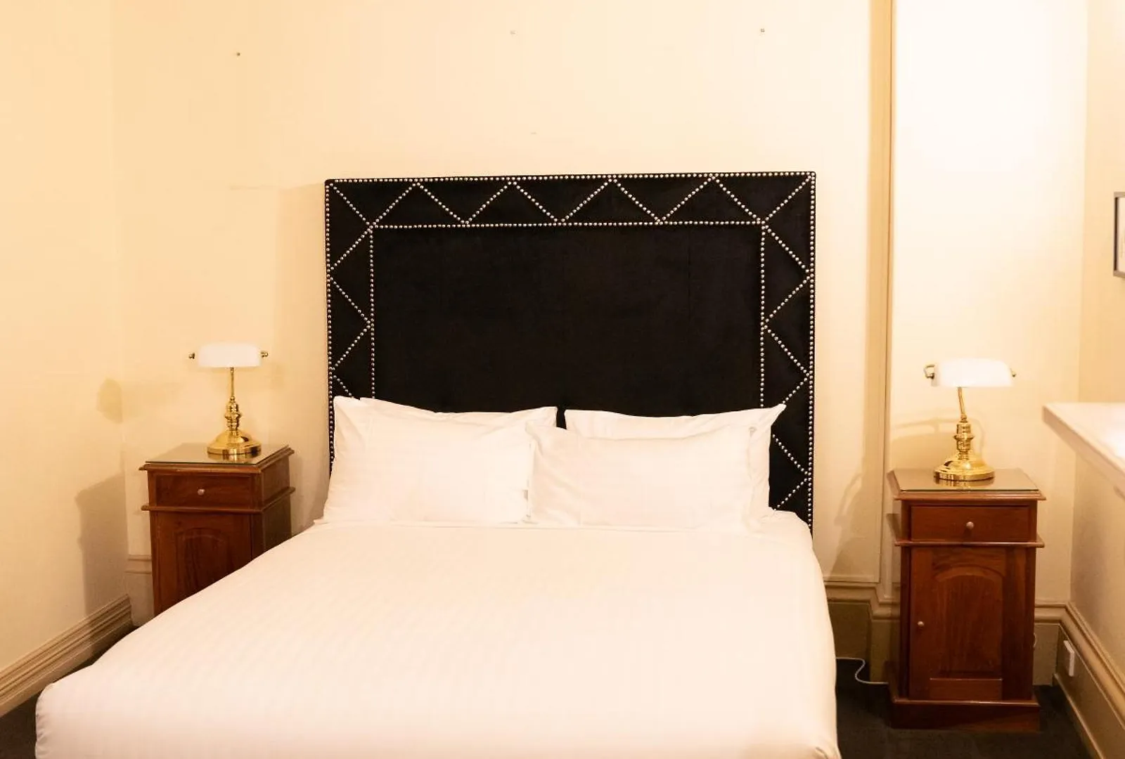 ****  Macquarie Manor Hotel Hobart Australia